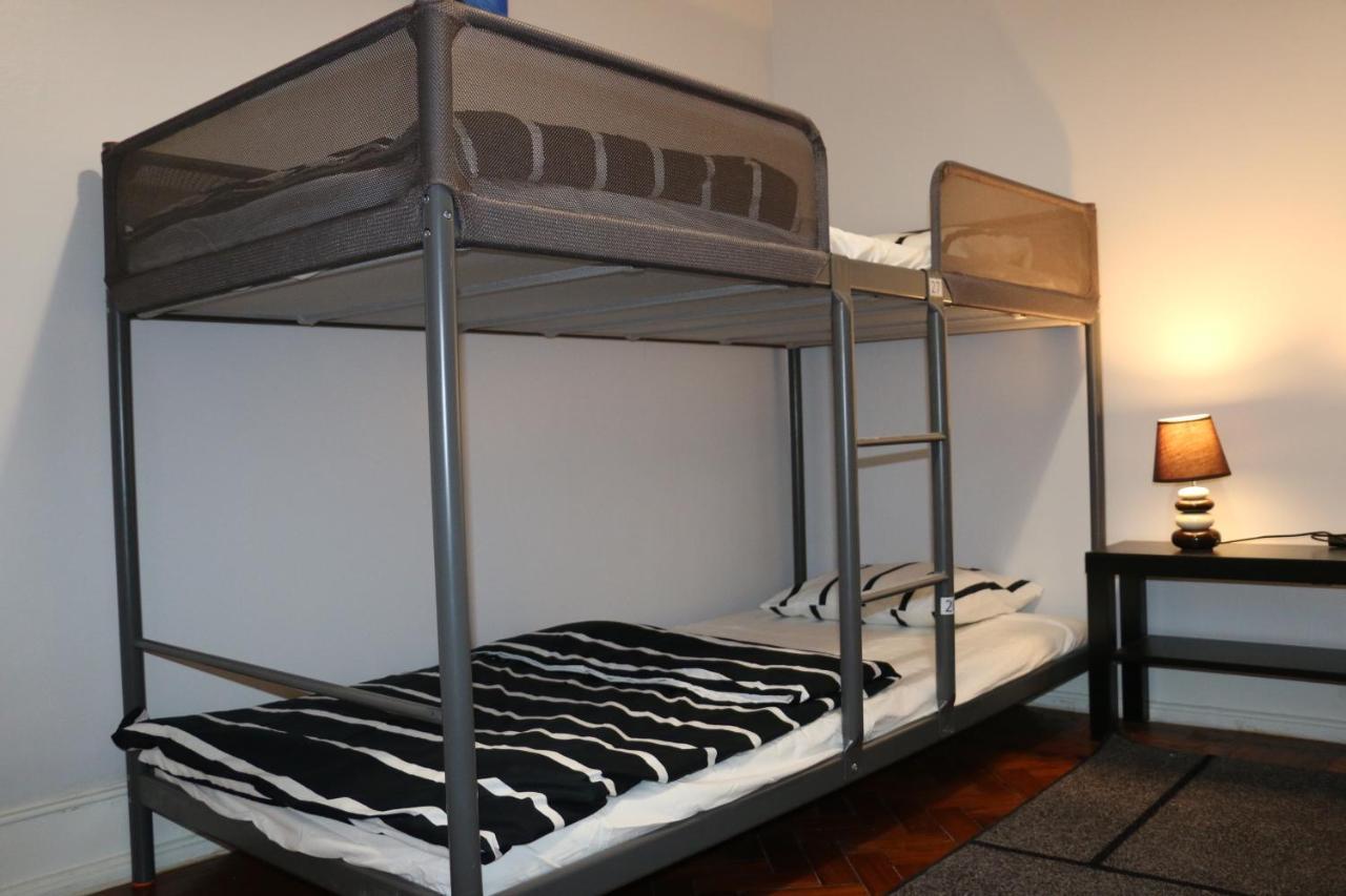 Cama em Dormitório Feminino com 4 Camas